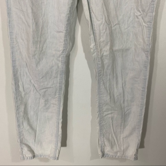 3 for $20 🌟Levi’s Pinstripe White and Blue Boyfriend Jeans - Picture 5 of 9